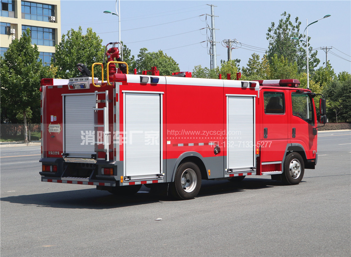 國六五十鈴700P 3.5噸泡沫消防車