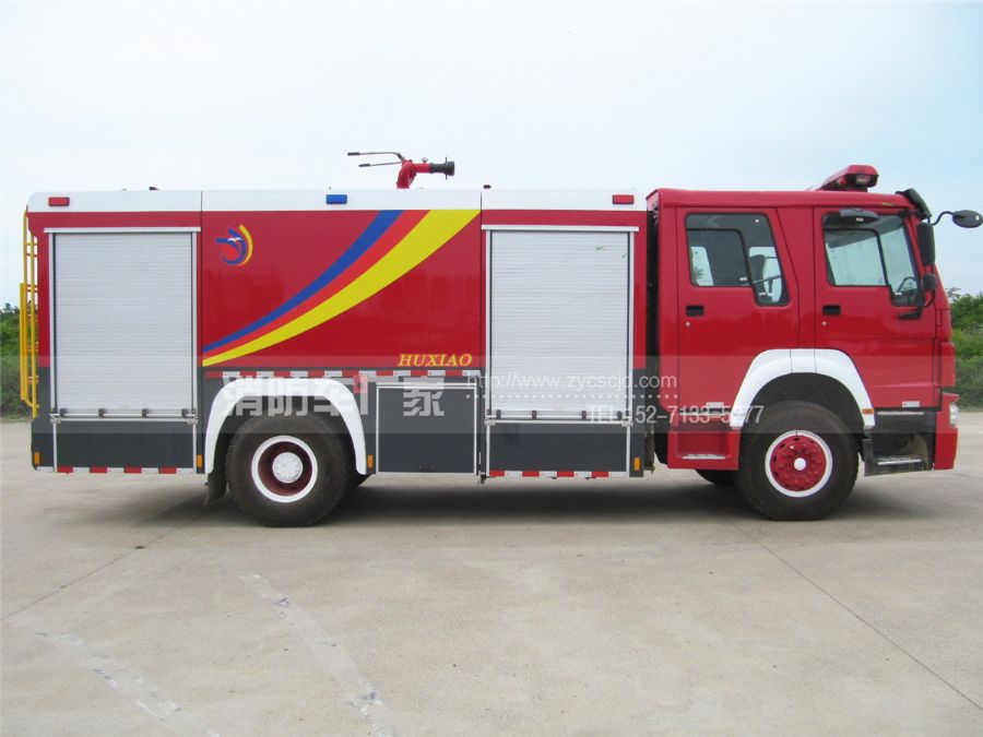 國五重汽豪沃8噸消防車